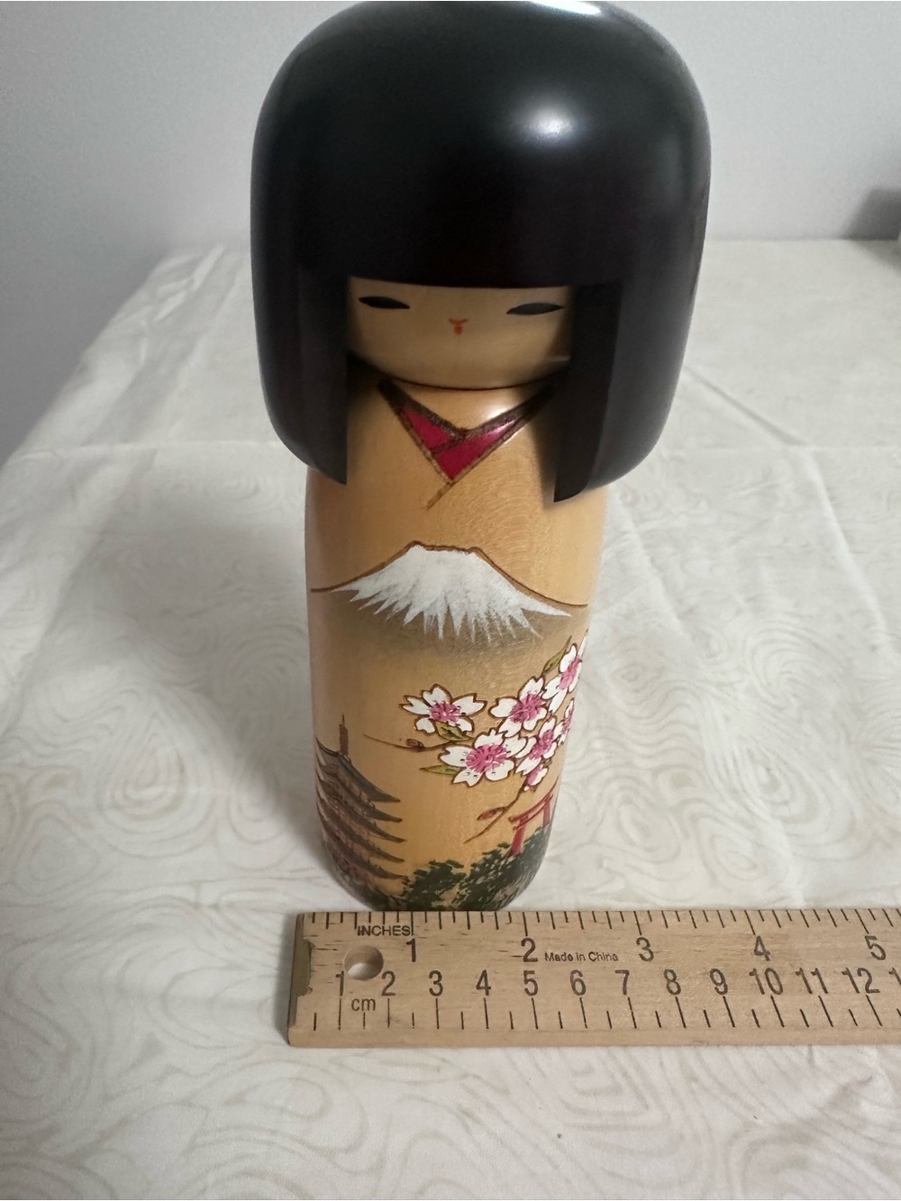 Authentic Usaburo Sosaku Japanese Kokeshi Doll, Mizuki wood - Picture 5 of 5